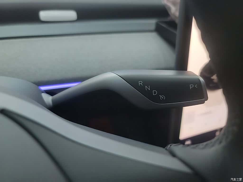 Tesla Model Y, 2024 14