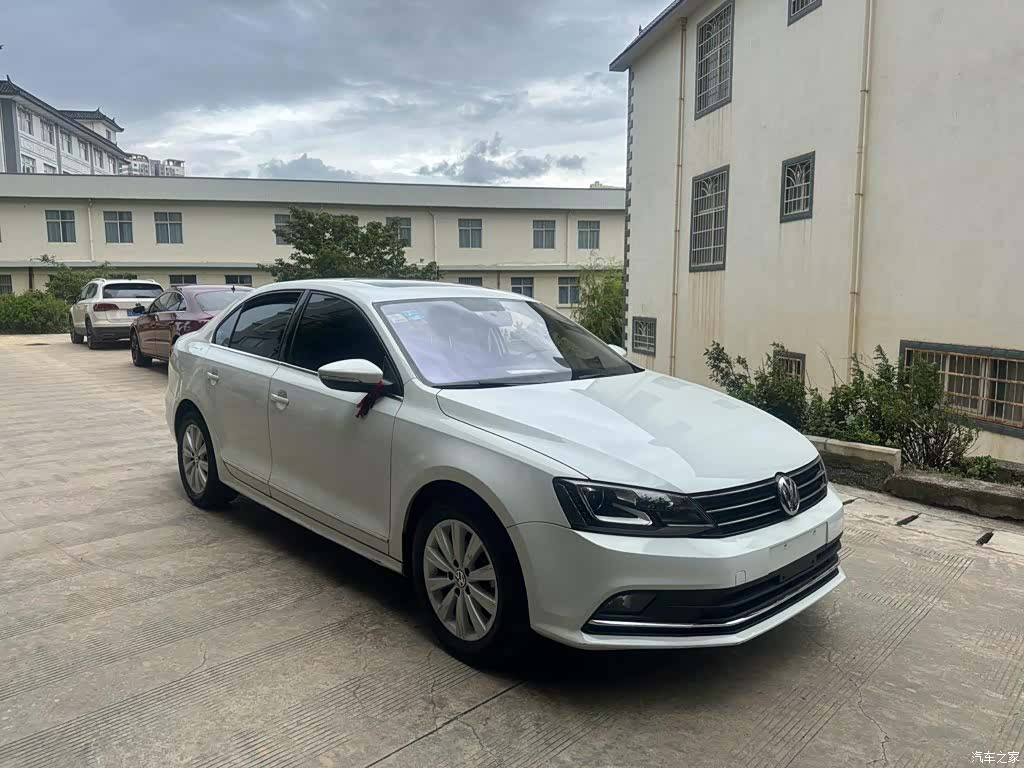 Volkswagen Sagitar, 2016 3
