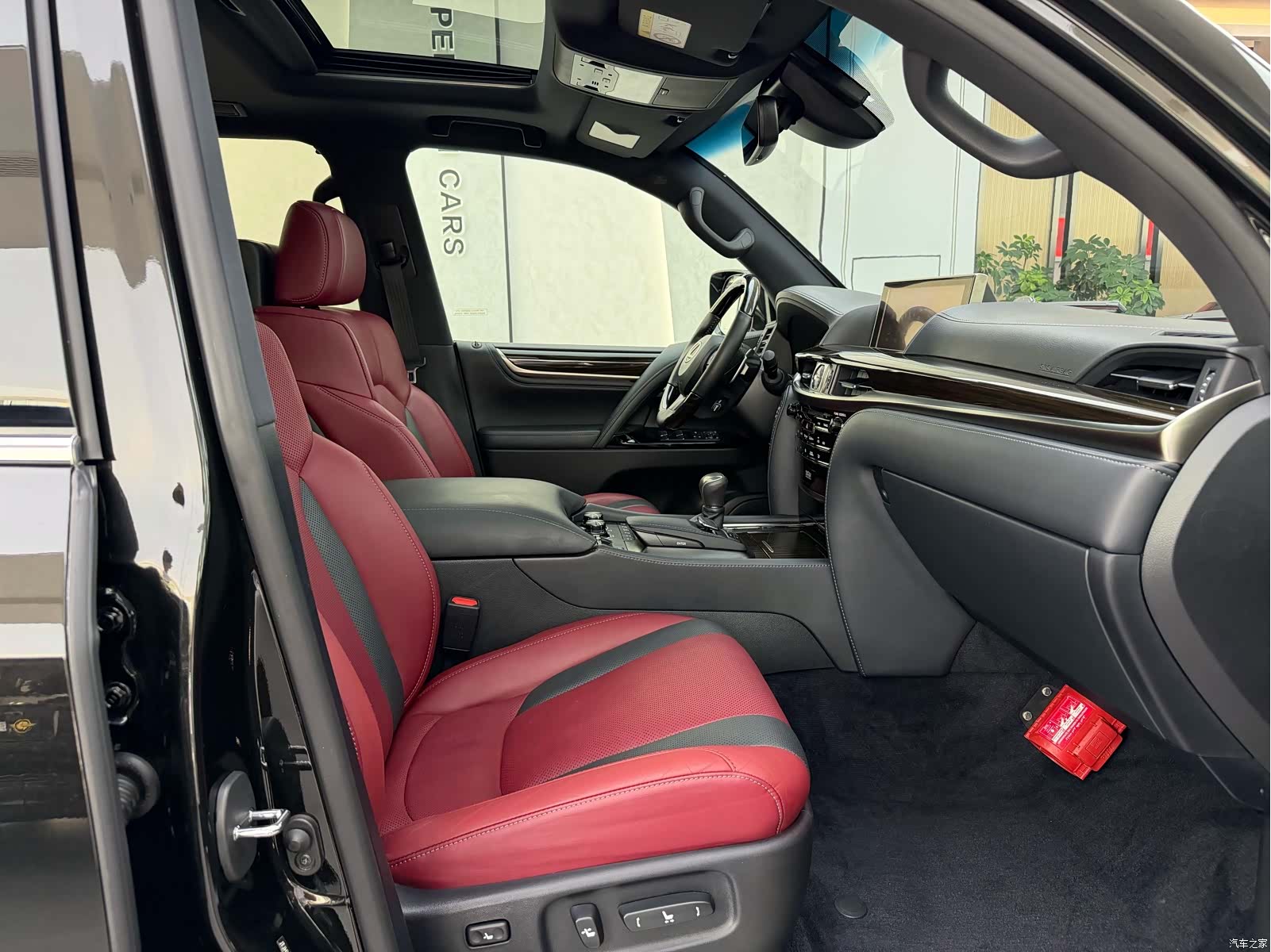 Lexus LX, 2019 13
