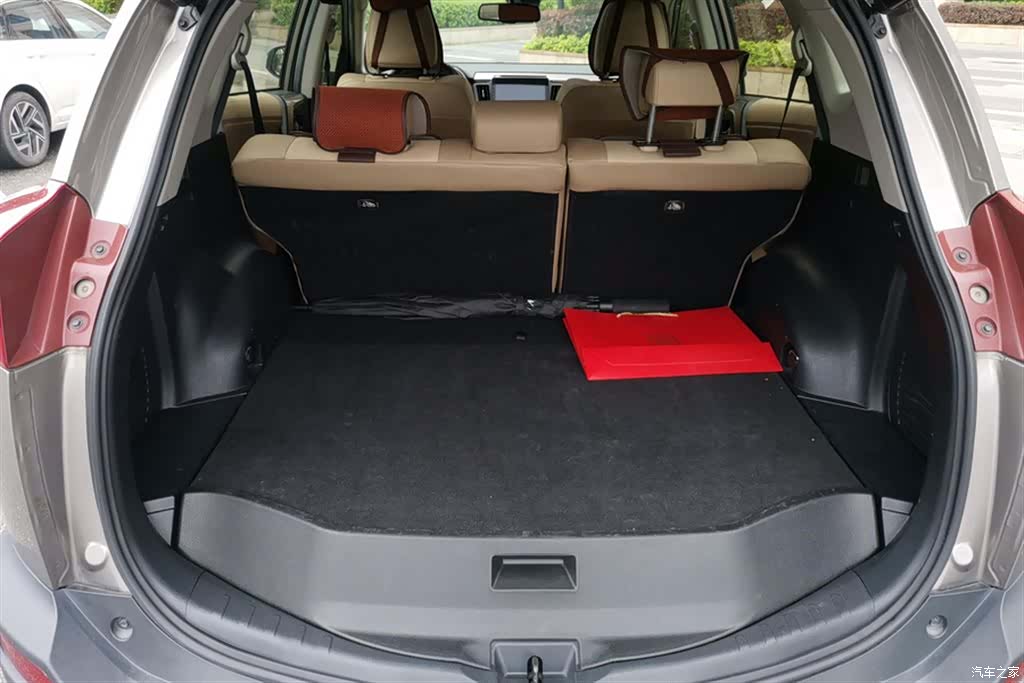 Toyota RAV4, 2014 4
