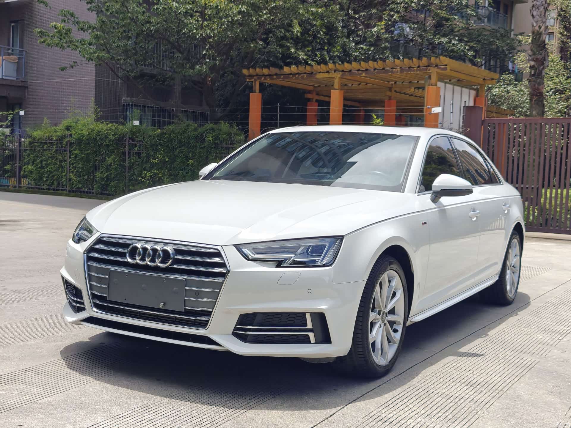 Audi A4L, 2018 1