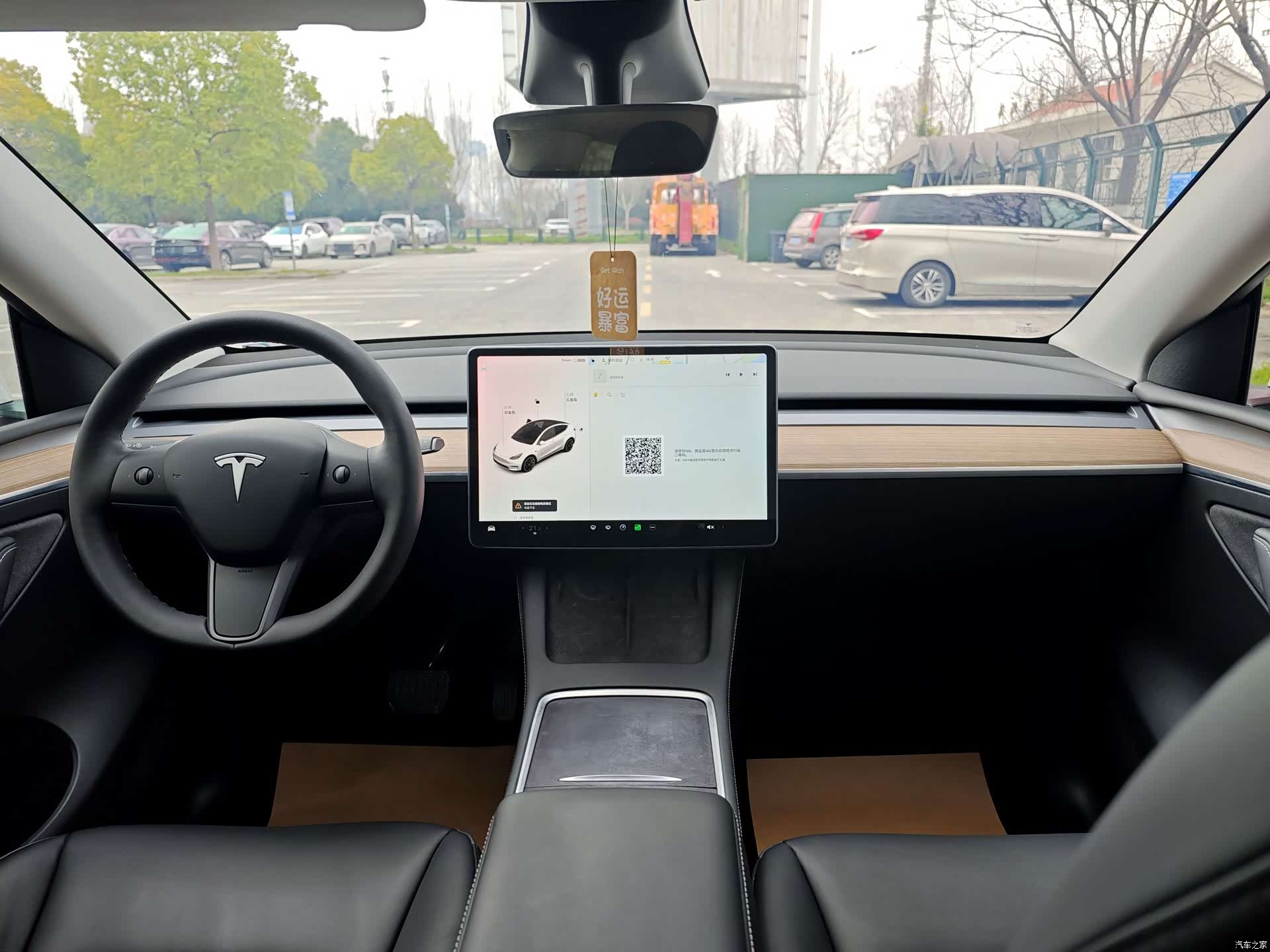 Tesla Model Y, 2022 все фото