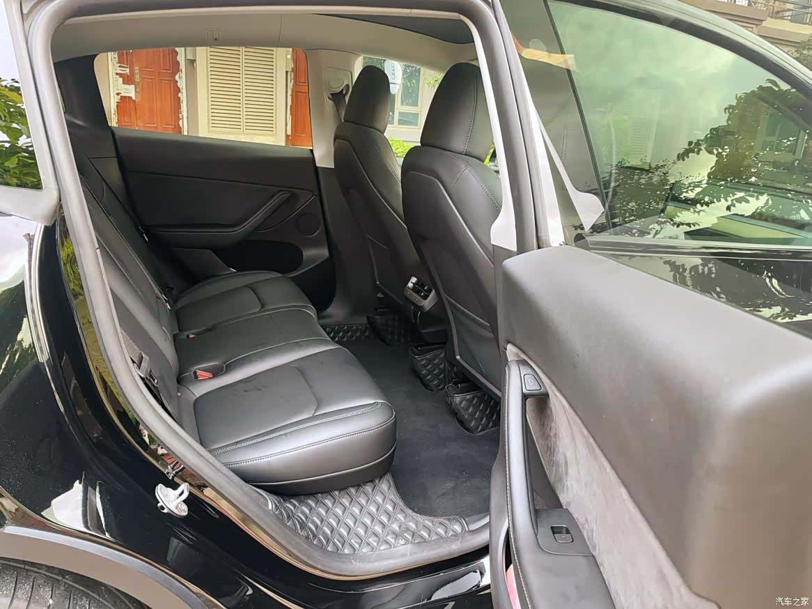 Tesla Model Y, 2023 18