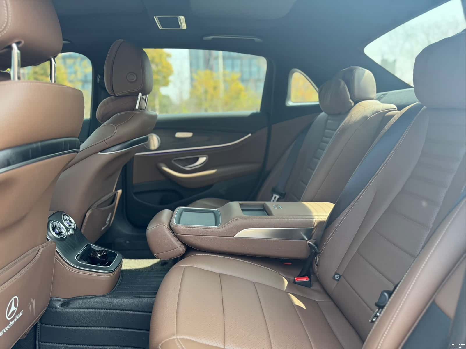 Mercedes-Benz E-Class, 2023 14