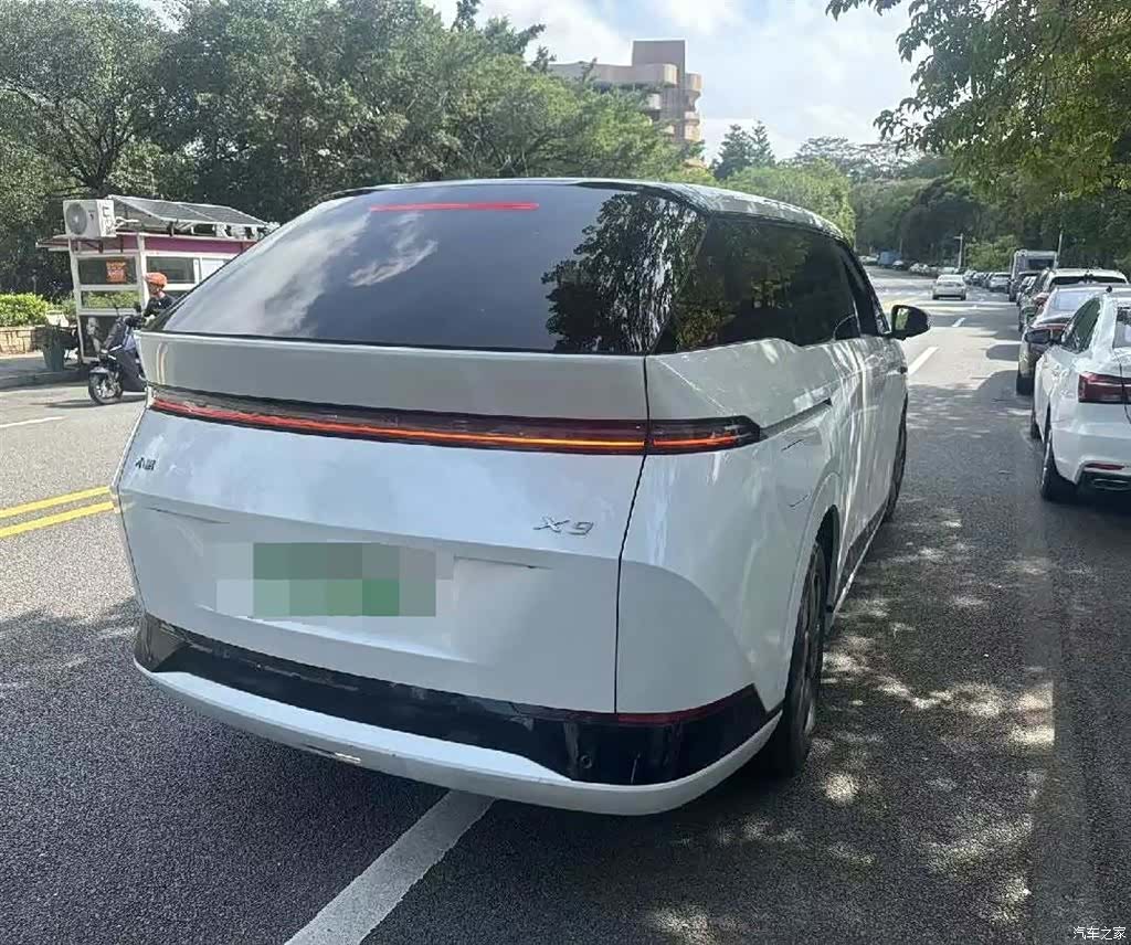 Xpeng X9, 2024 3