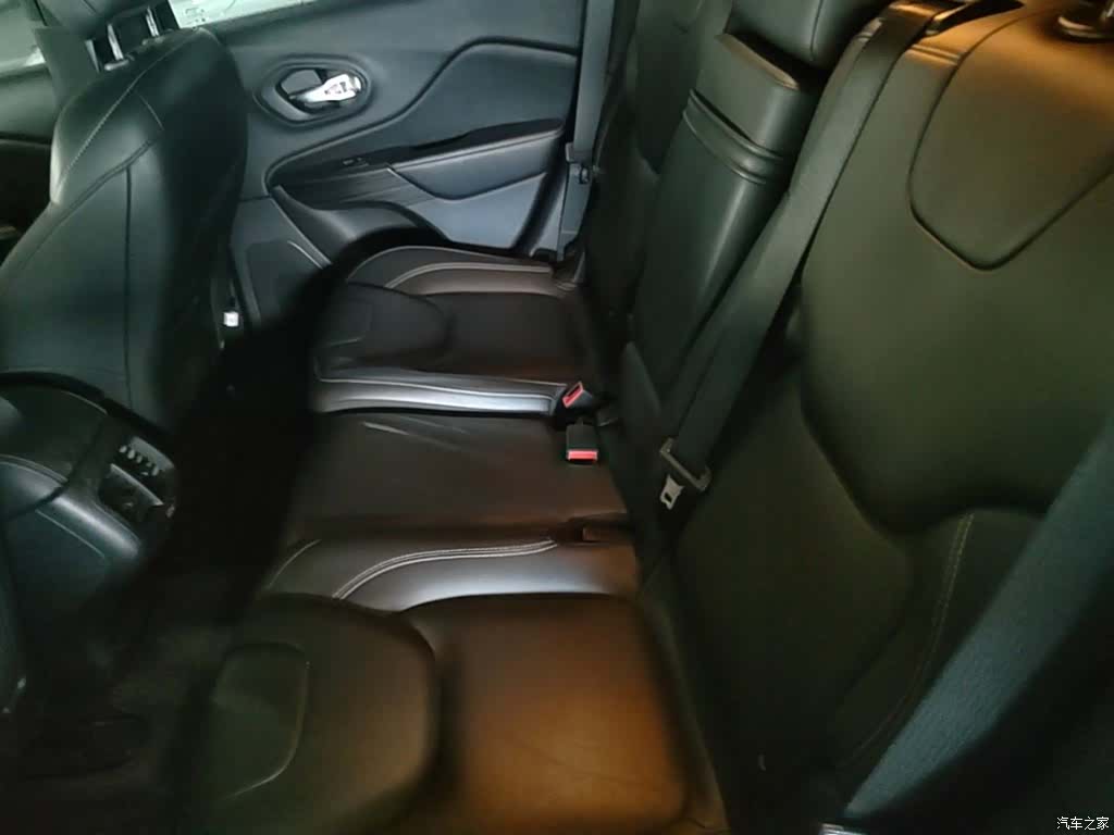 Jeep Cherokee, 2018 17