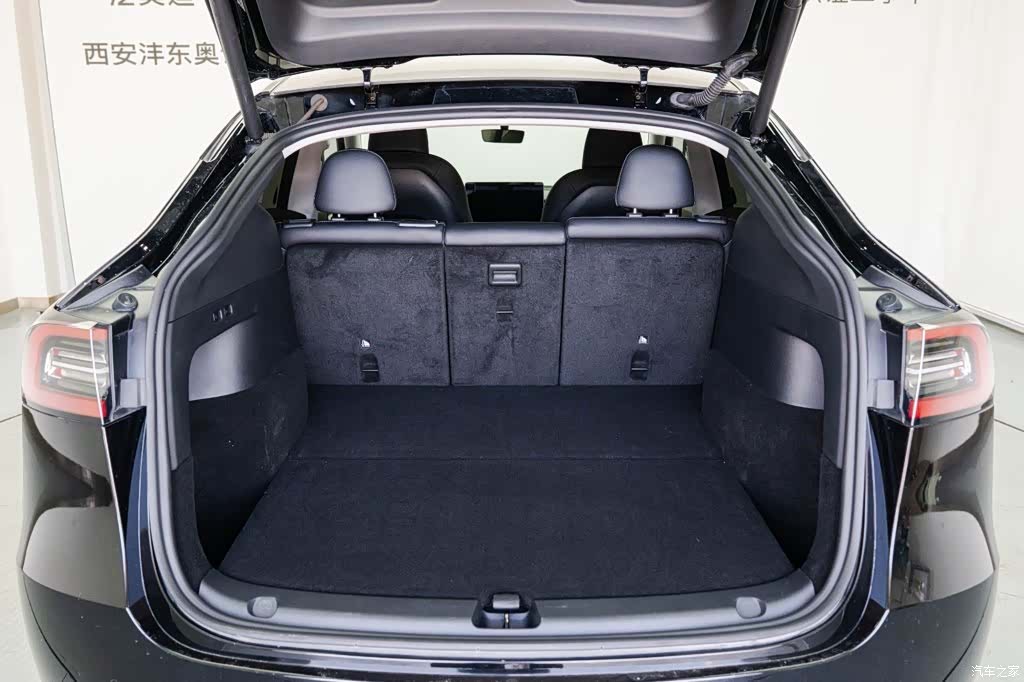 Tesla Model Y, 2023 25