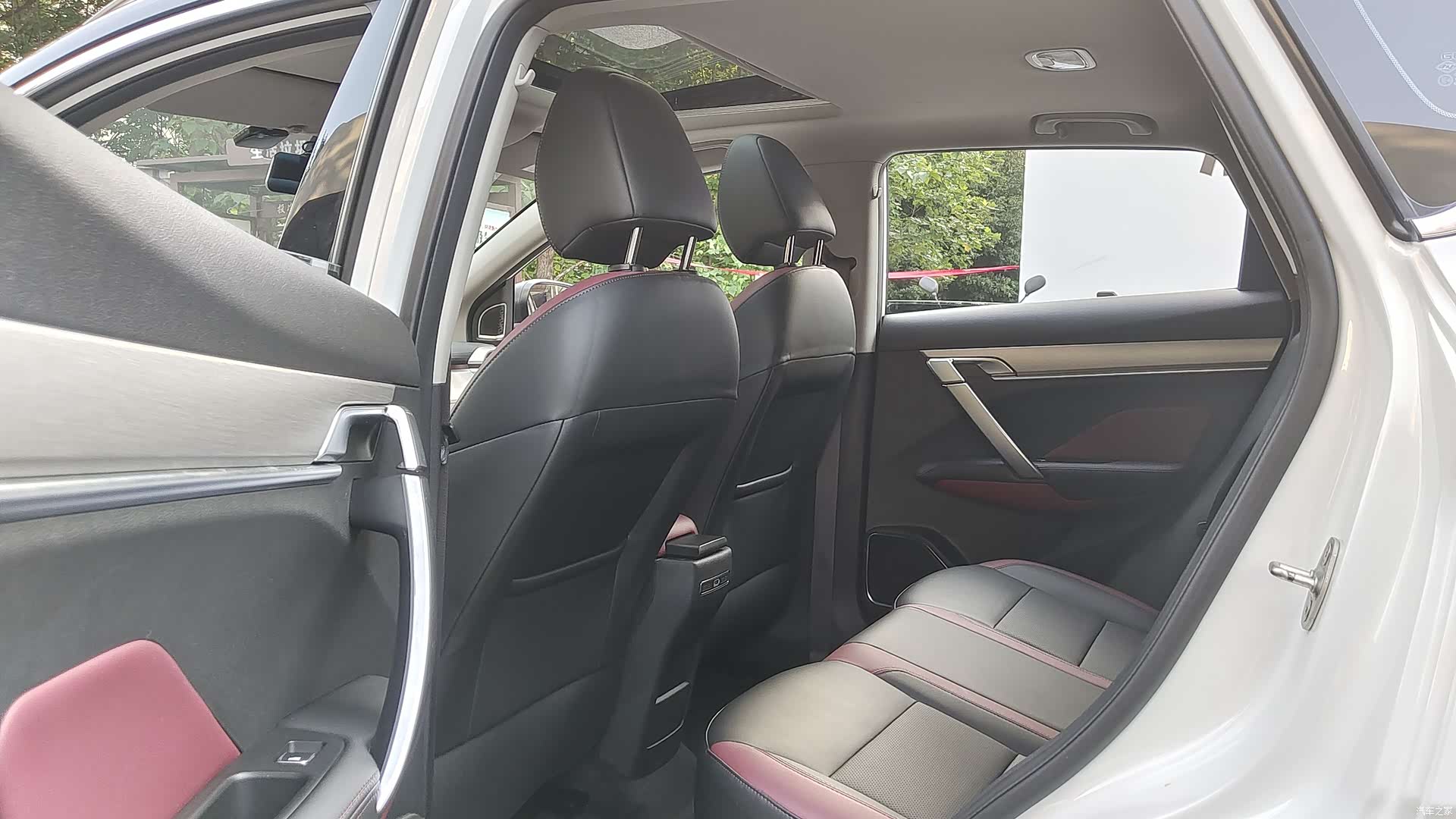 Geely Coolray, 2022 12