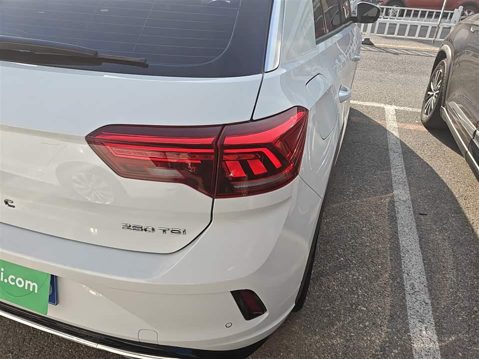 Volkswagen T-ROC exploring Songs