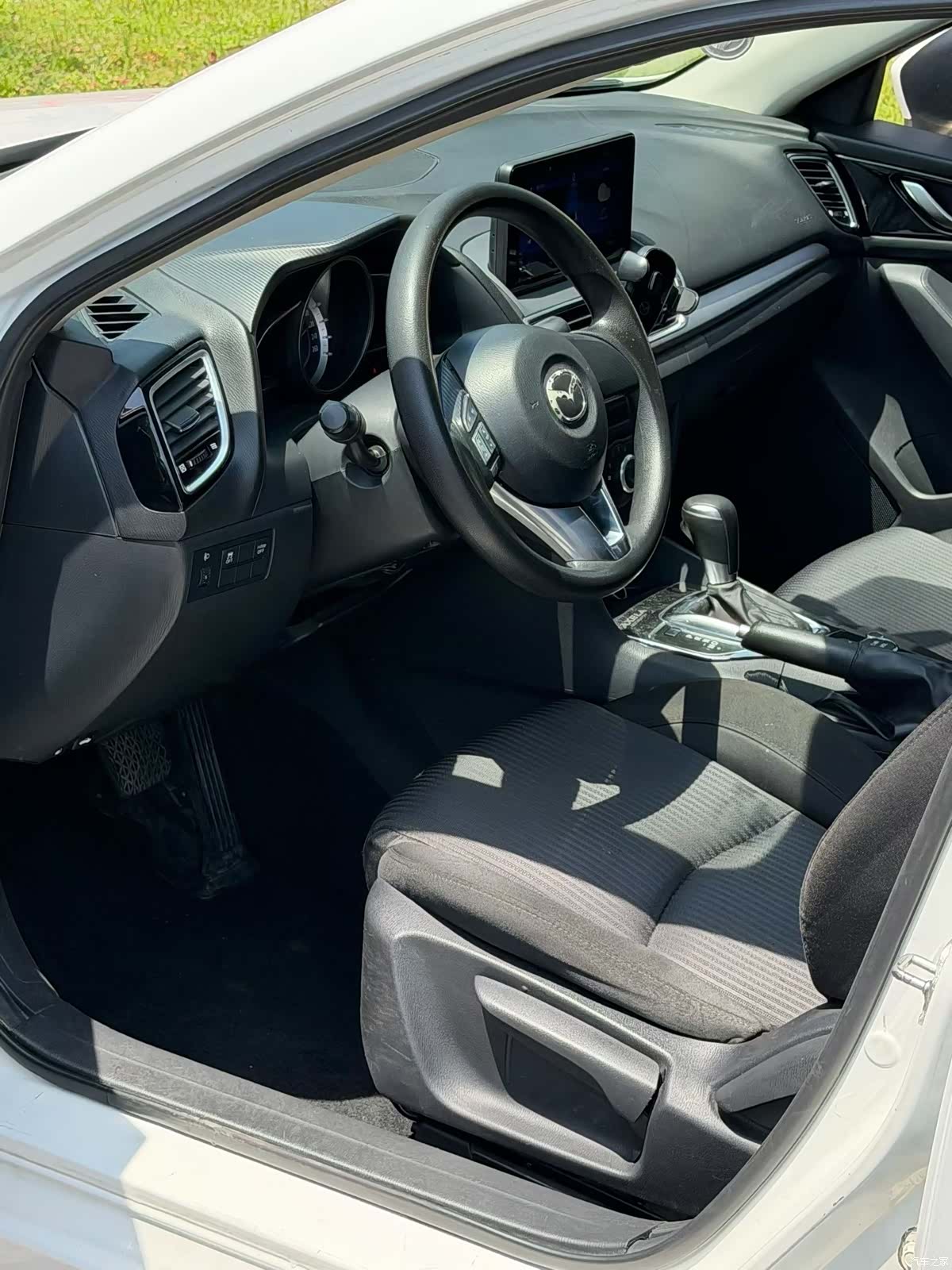 Mazda Mazda3, 2015 6