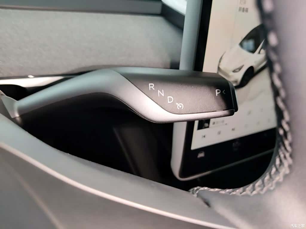 Tesla Model Y, 2024 14