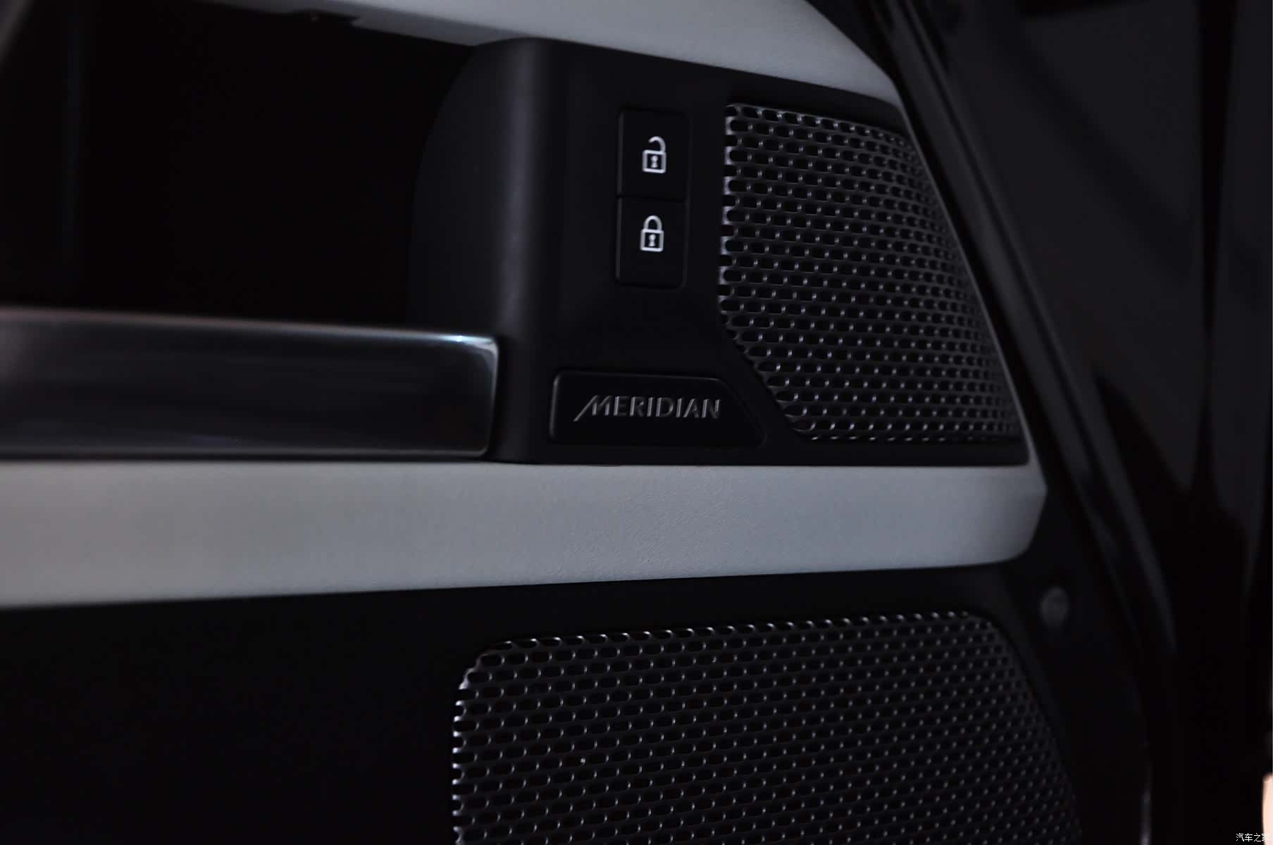 Land Rover Defender, 2021 12
