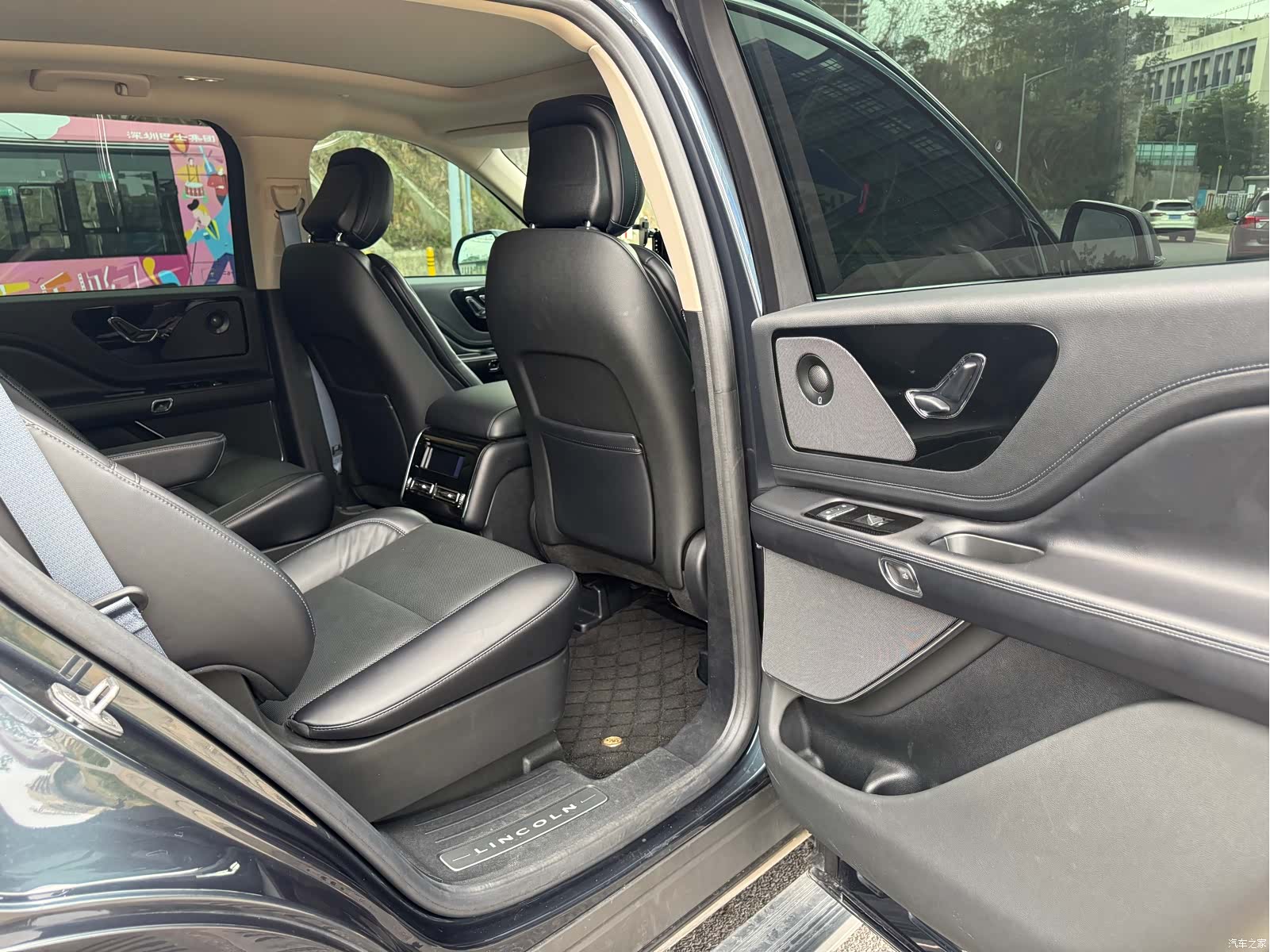 Lincoln Aviator, 2023 11