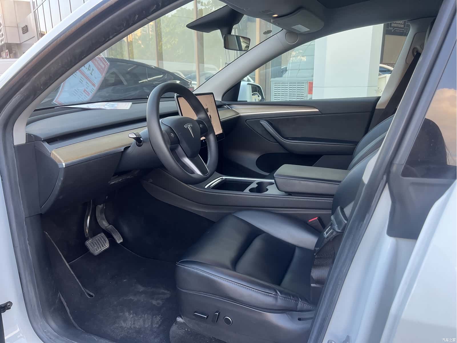 Tesla Model Y, 2023 10
