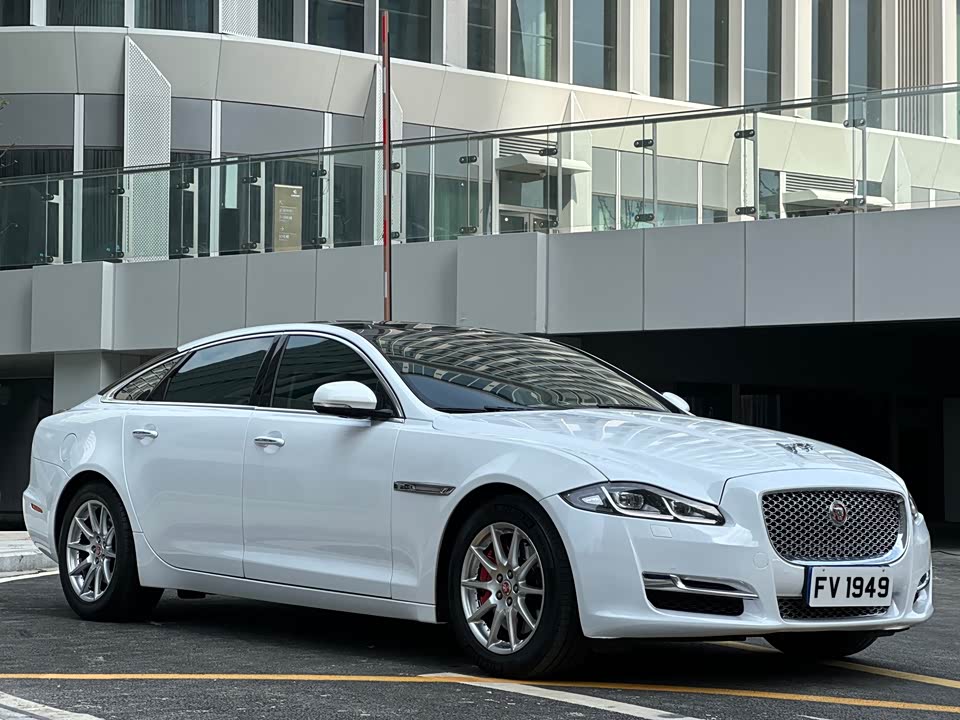 Jaguar XJ