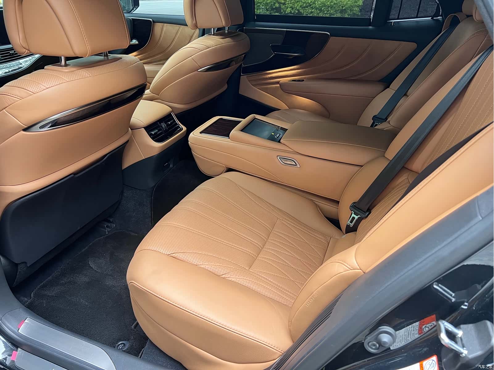 Lexus LS, 2023 4