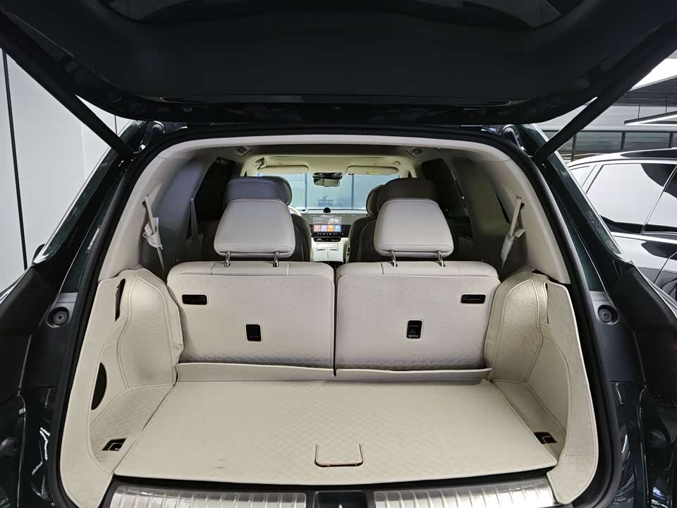 AITO Ask the world M8