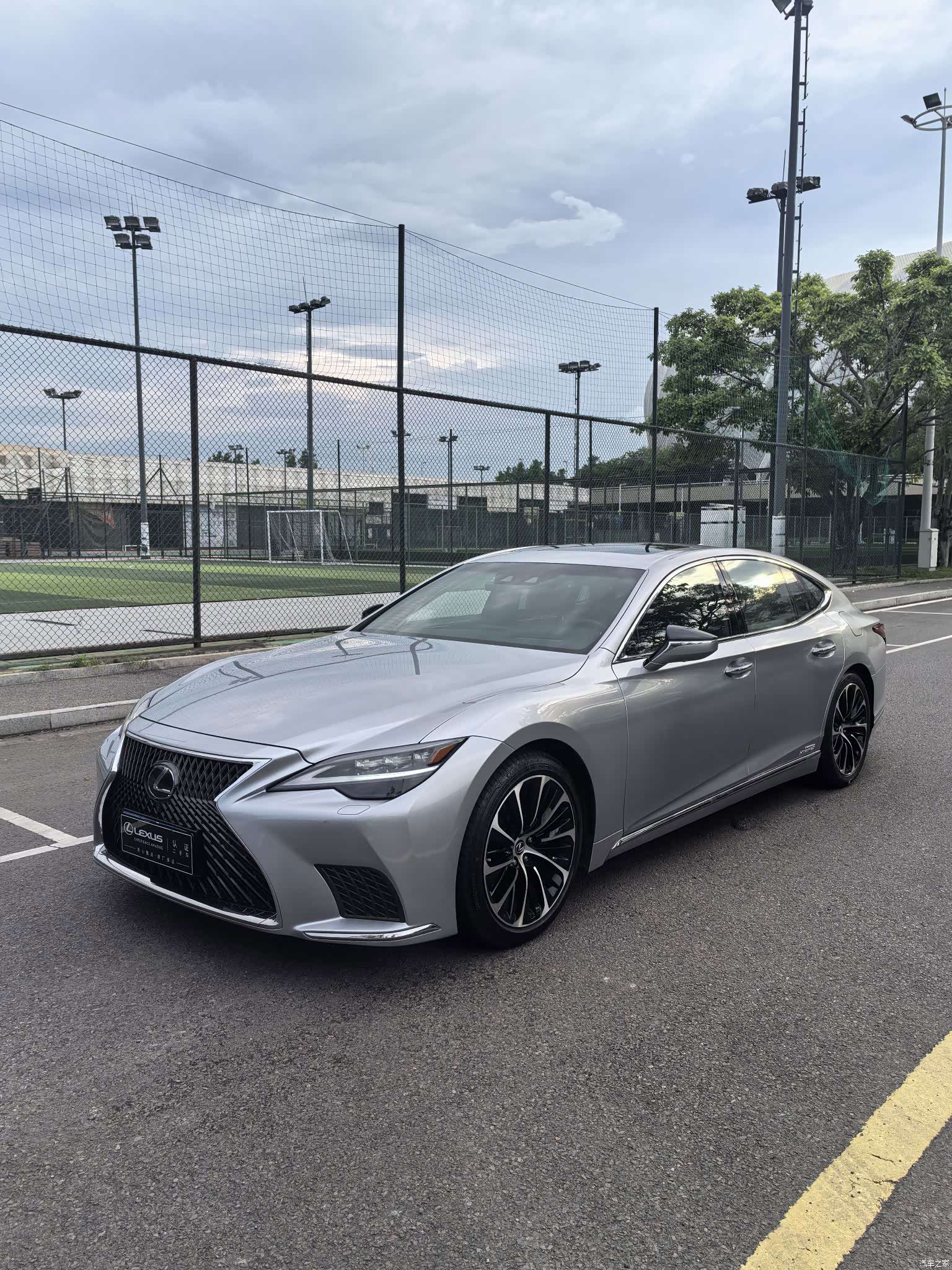 Lexus LS, 2021 1