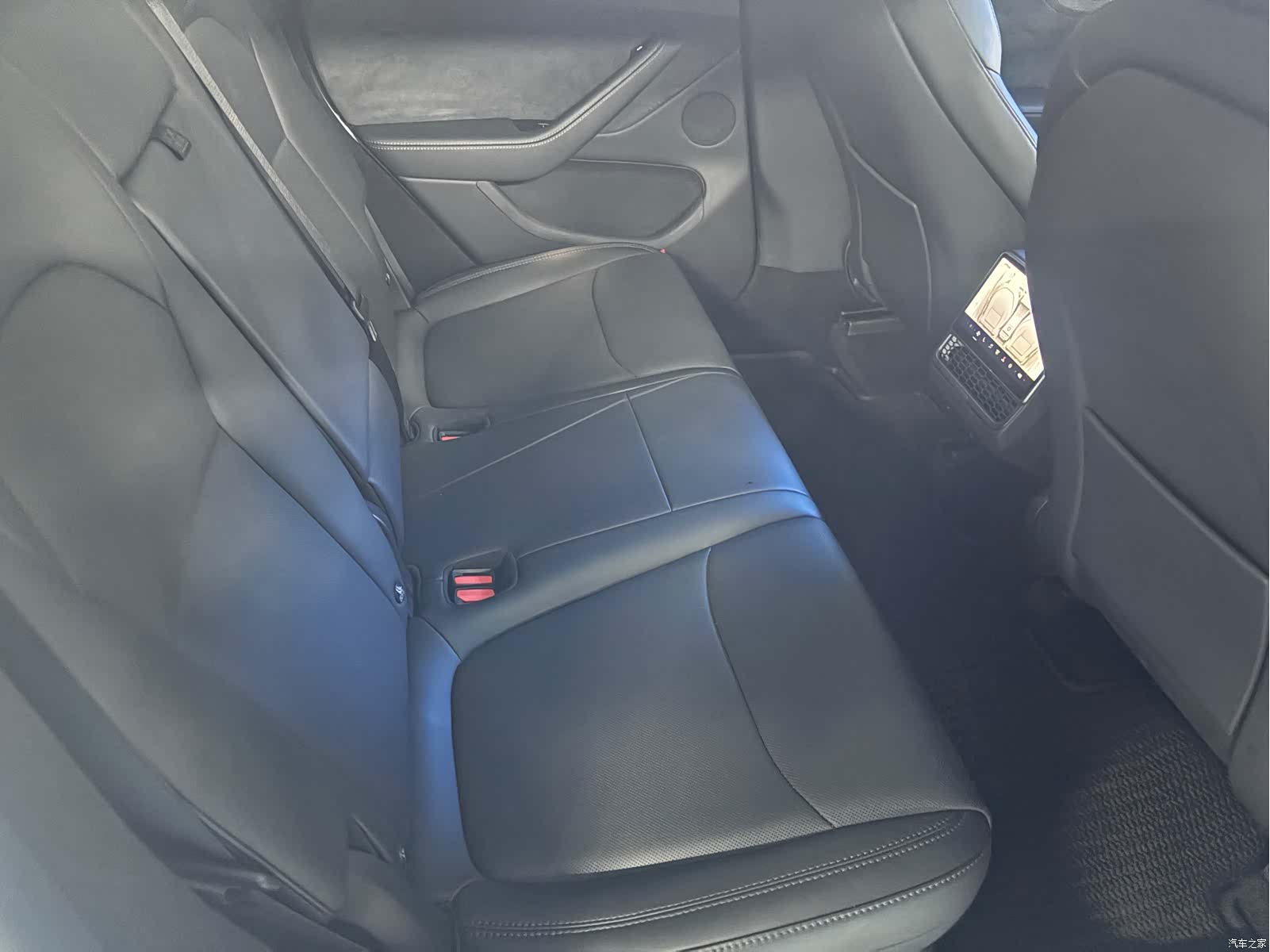 Tesla Model Y, 2025 11