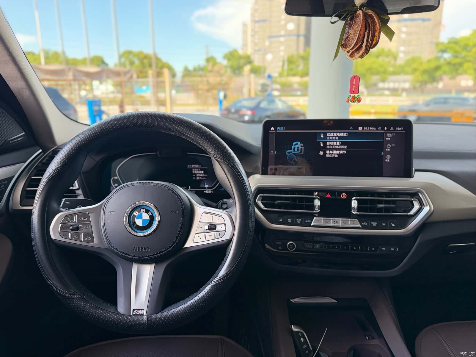 BMW iX3, 2025 11