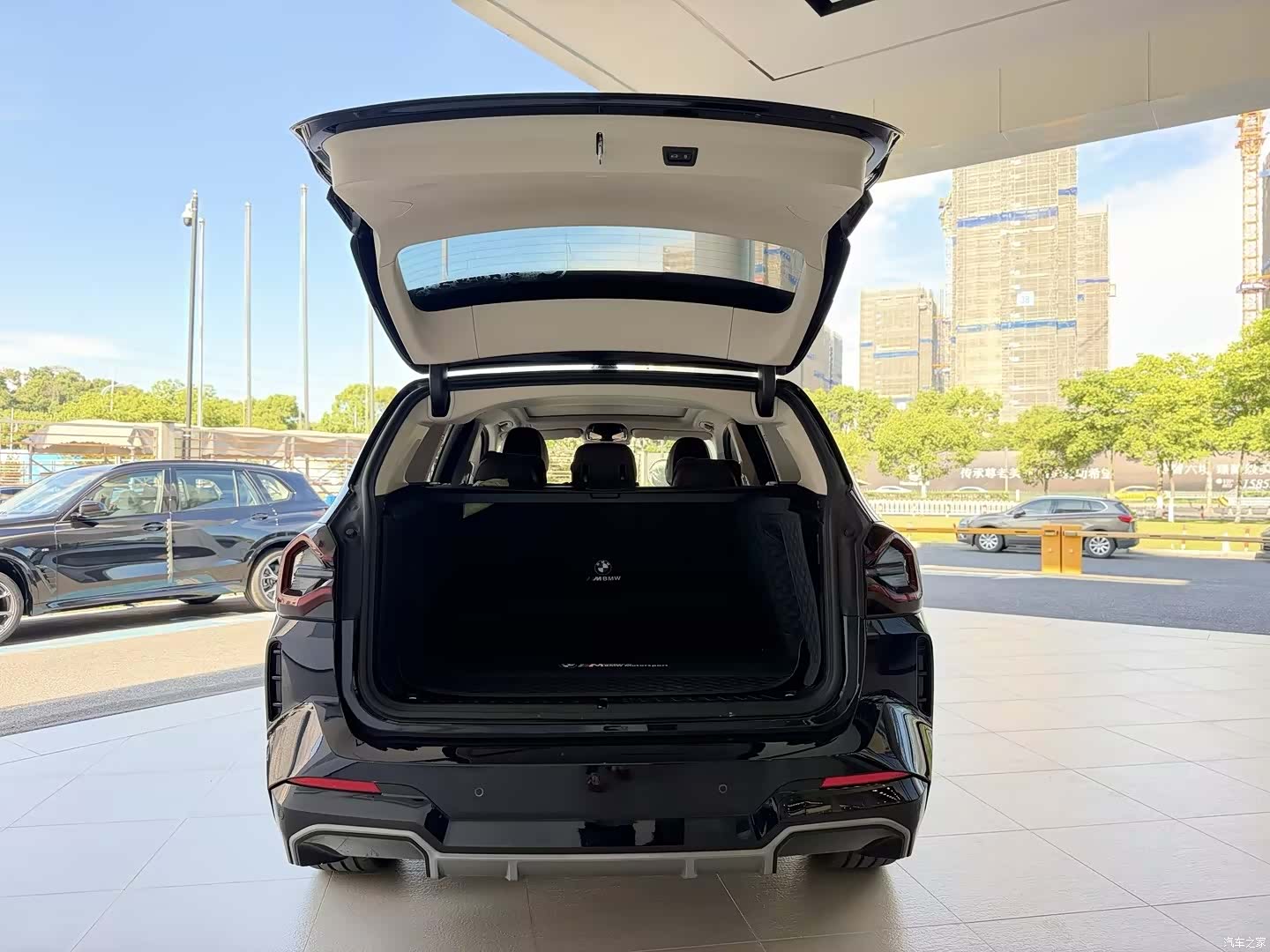 BMW iX3, 2025 7