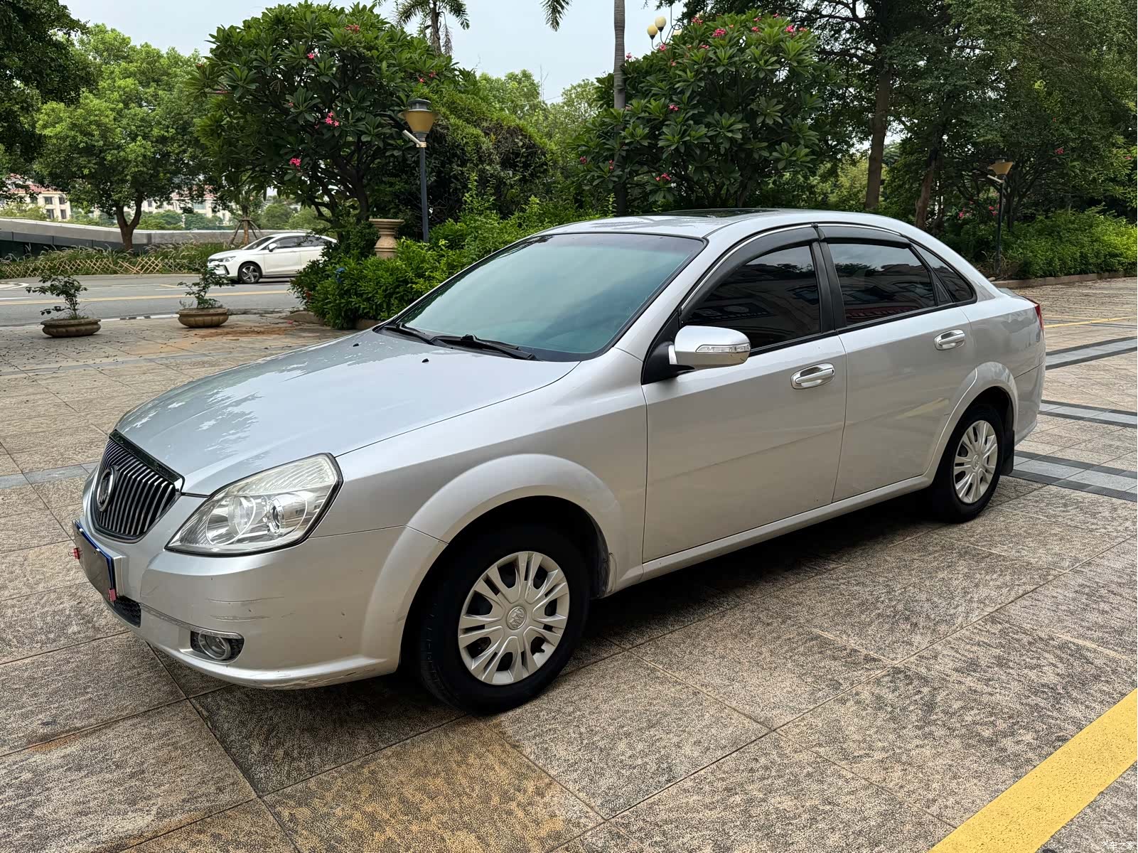 Buick 1.6LX-MT, 2011 1