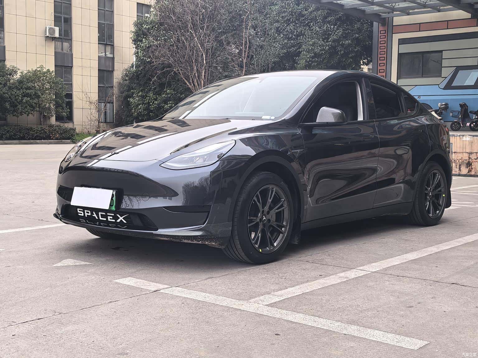Tesla Model Y, 2024 1