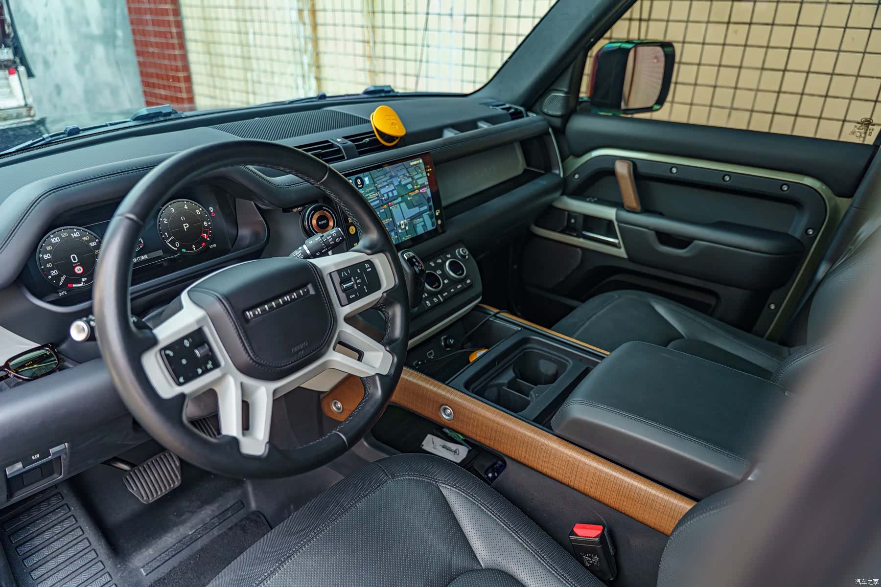 Land Rover Defender, 2023 11