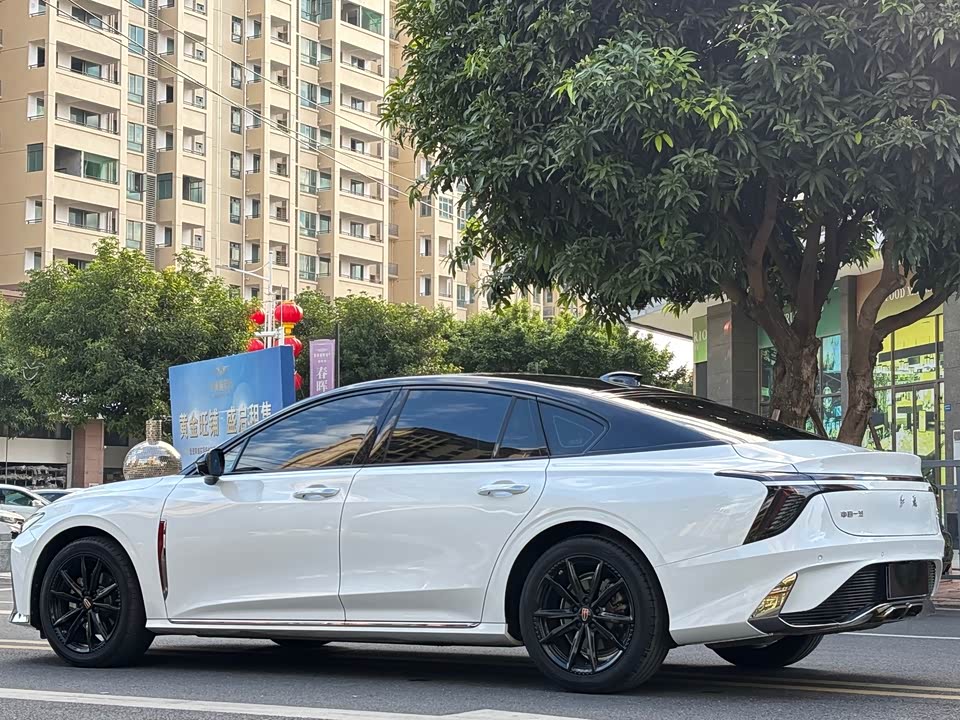 Hongqi H6