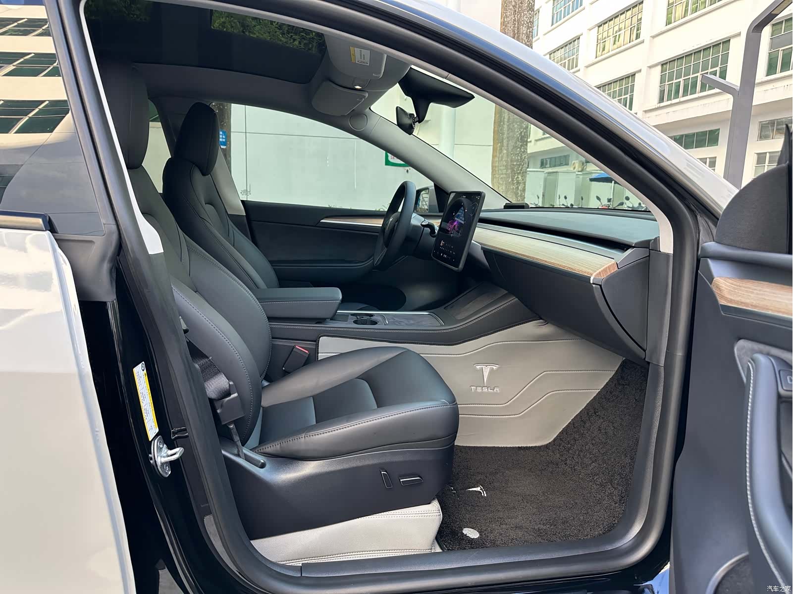 Tesla Model Y, 2023 14