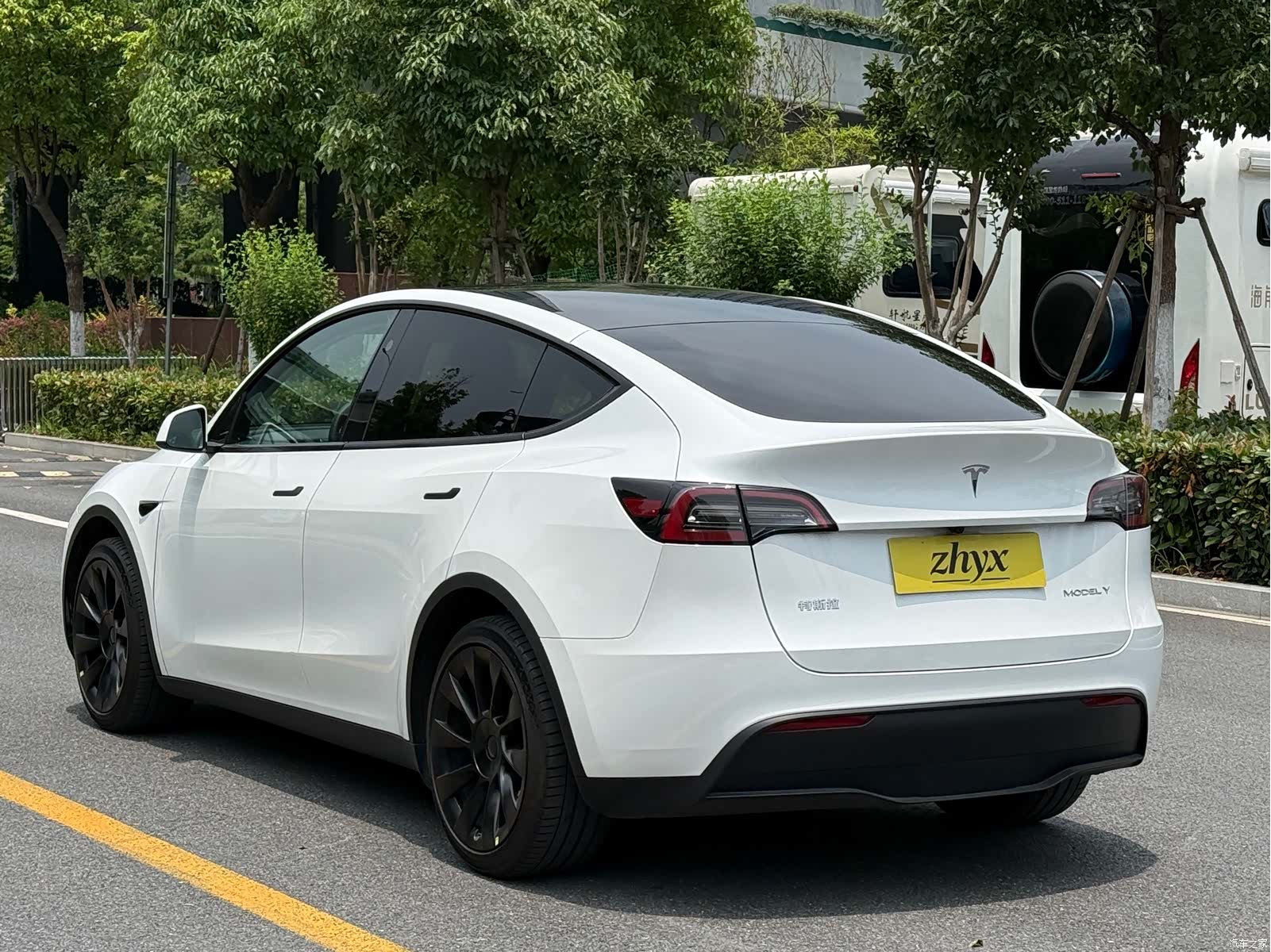 Tesla Model Y, 2024 все фото