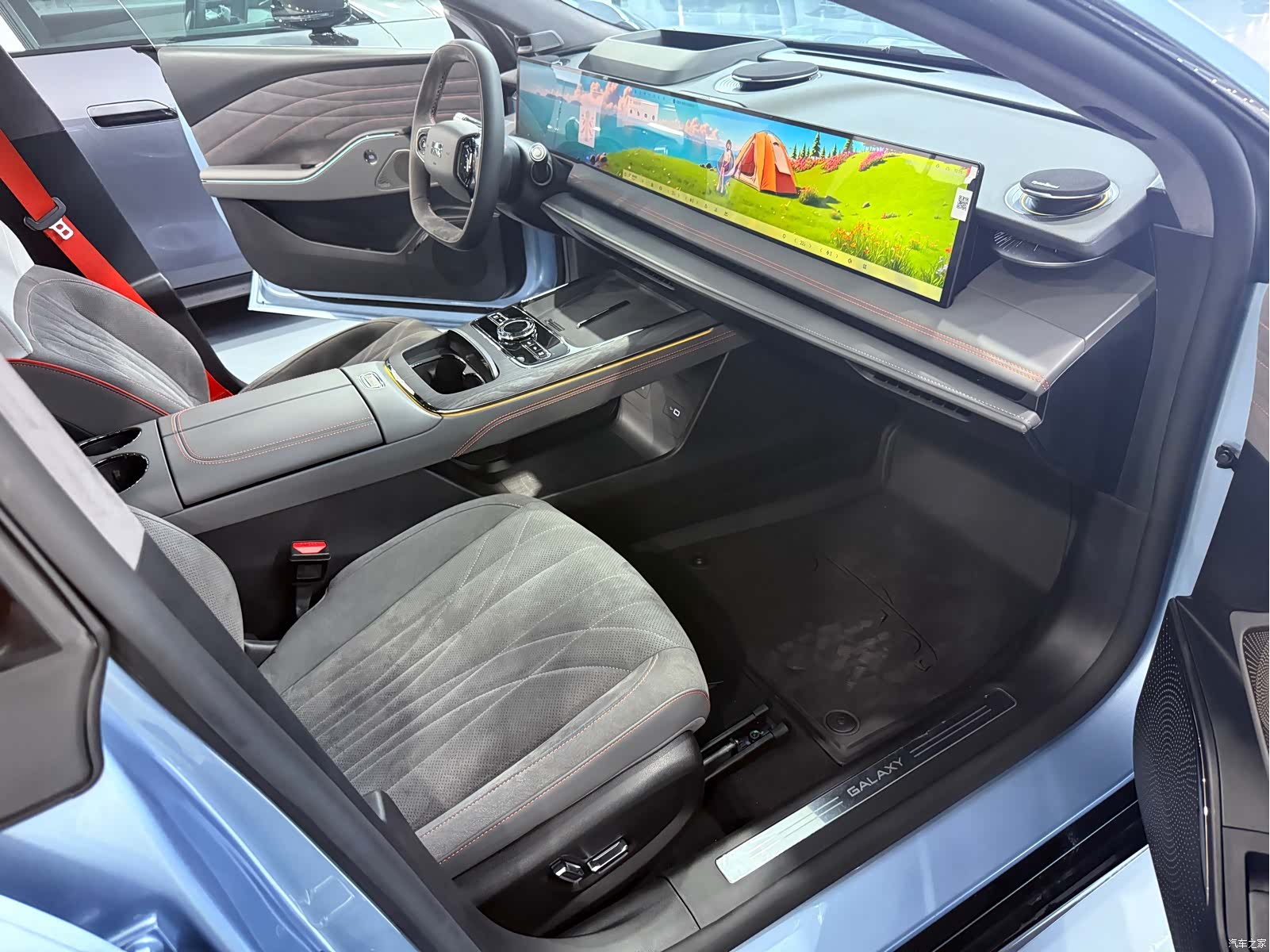 Geely E8, 2025 10