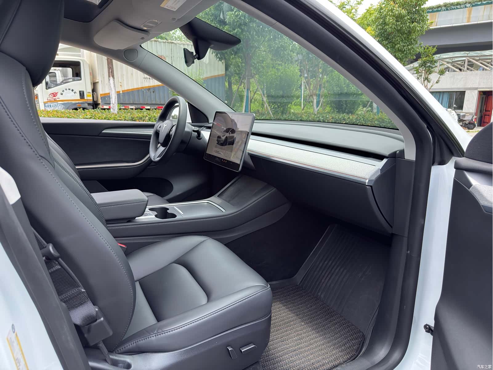 Tesla Model Y, 2024 13