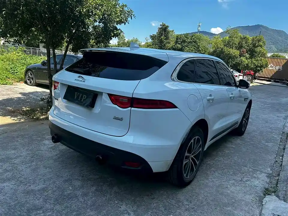 Jaguar F-PACE