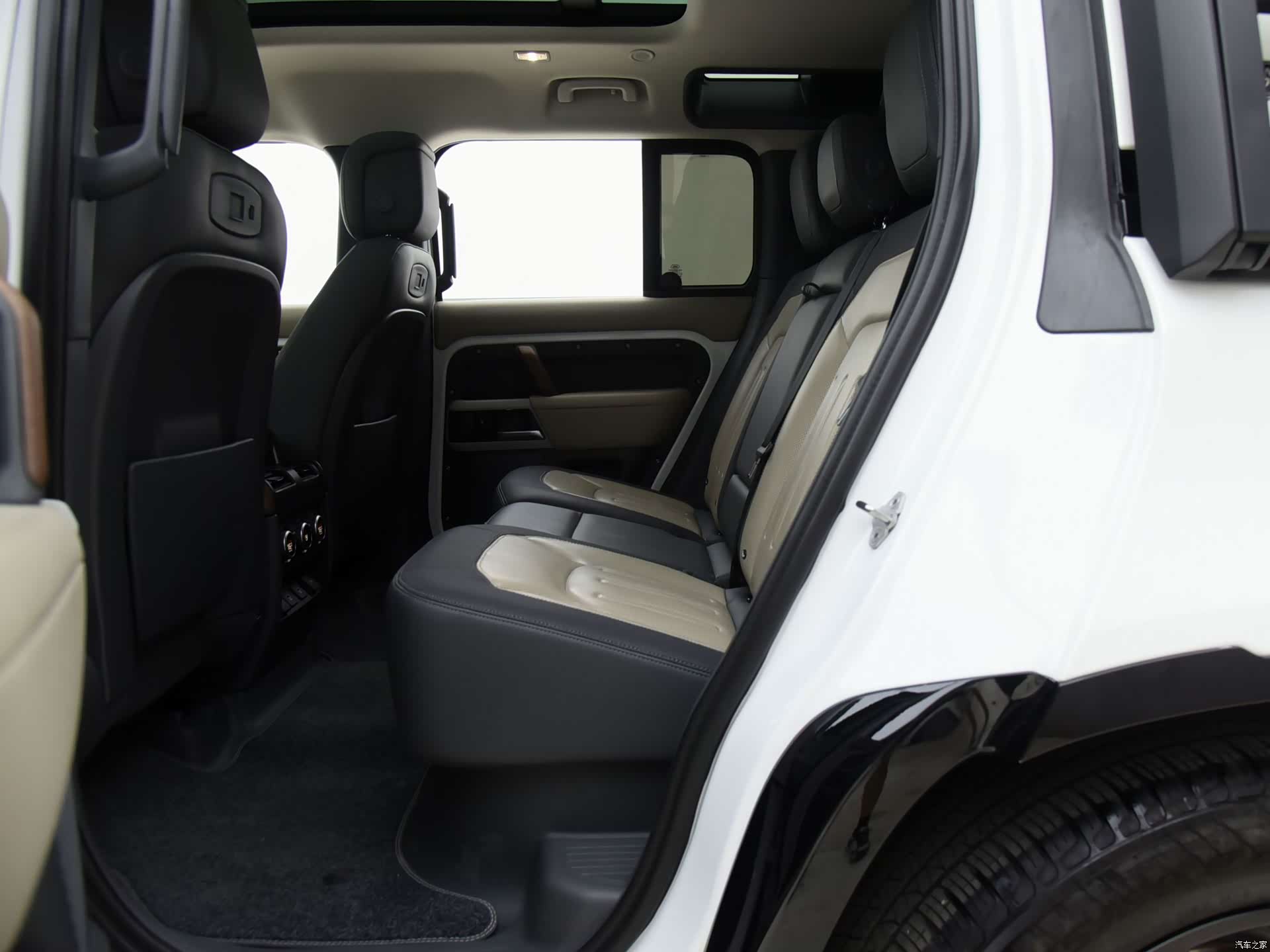 Land Rover Defender, 2021 38