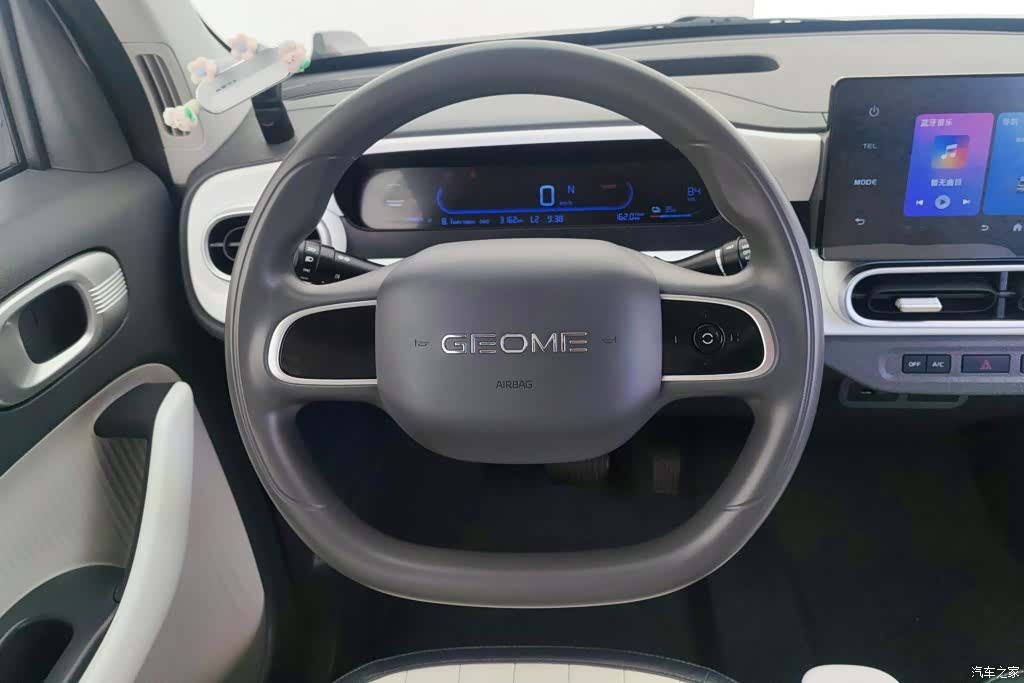 Geely Panda, 2025 15