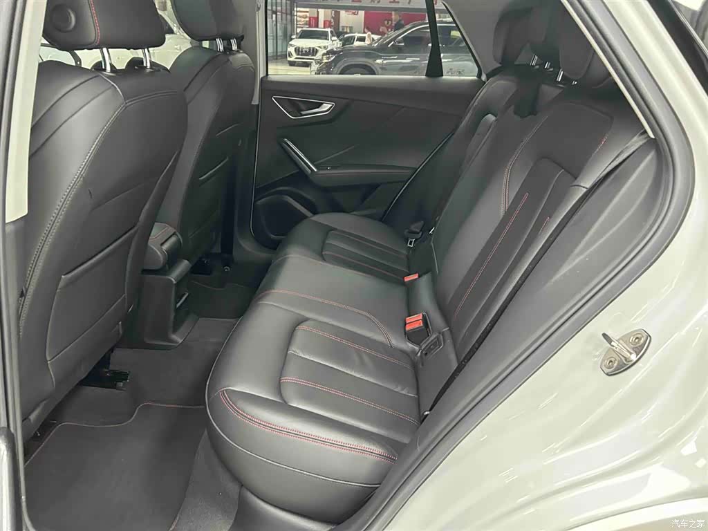 Audi Q2L, 2022 14
