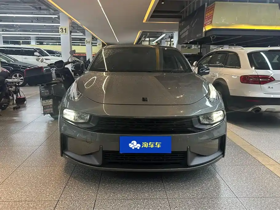 Lynk & Co 03