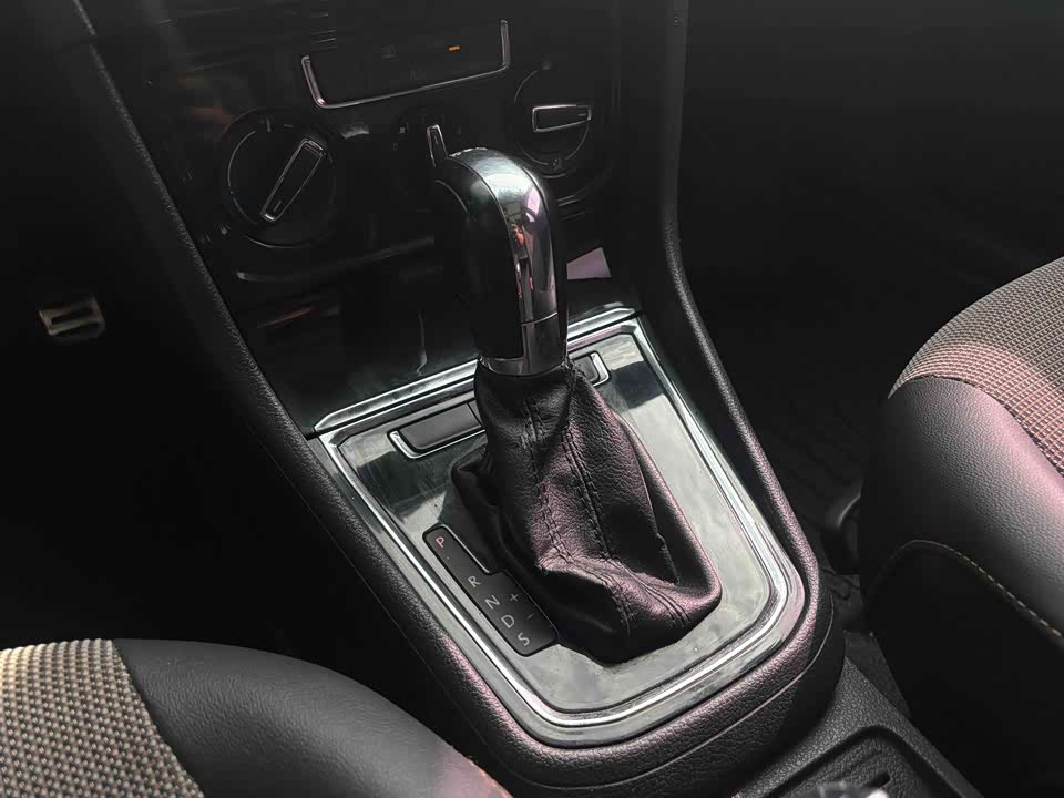 Volkswagen C-TREK Wei Collar