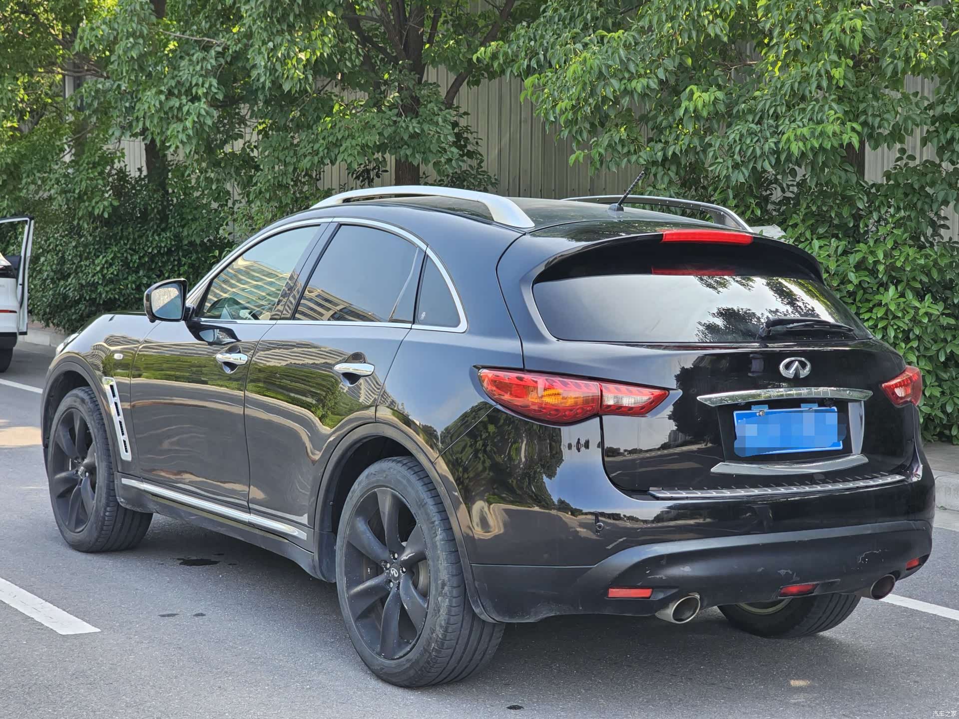 Infiniti FX35, 2012 7