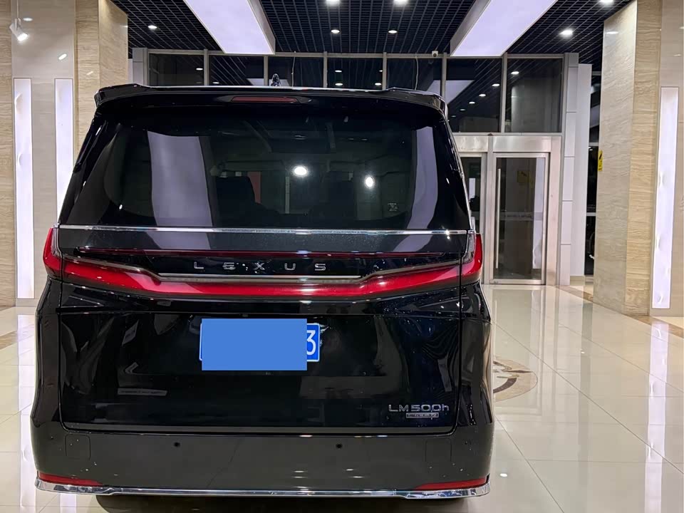 Lexus LM