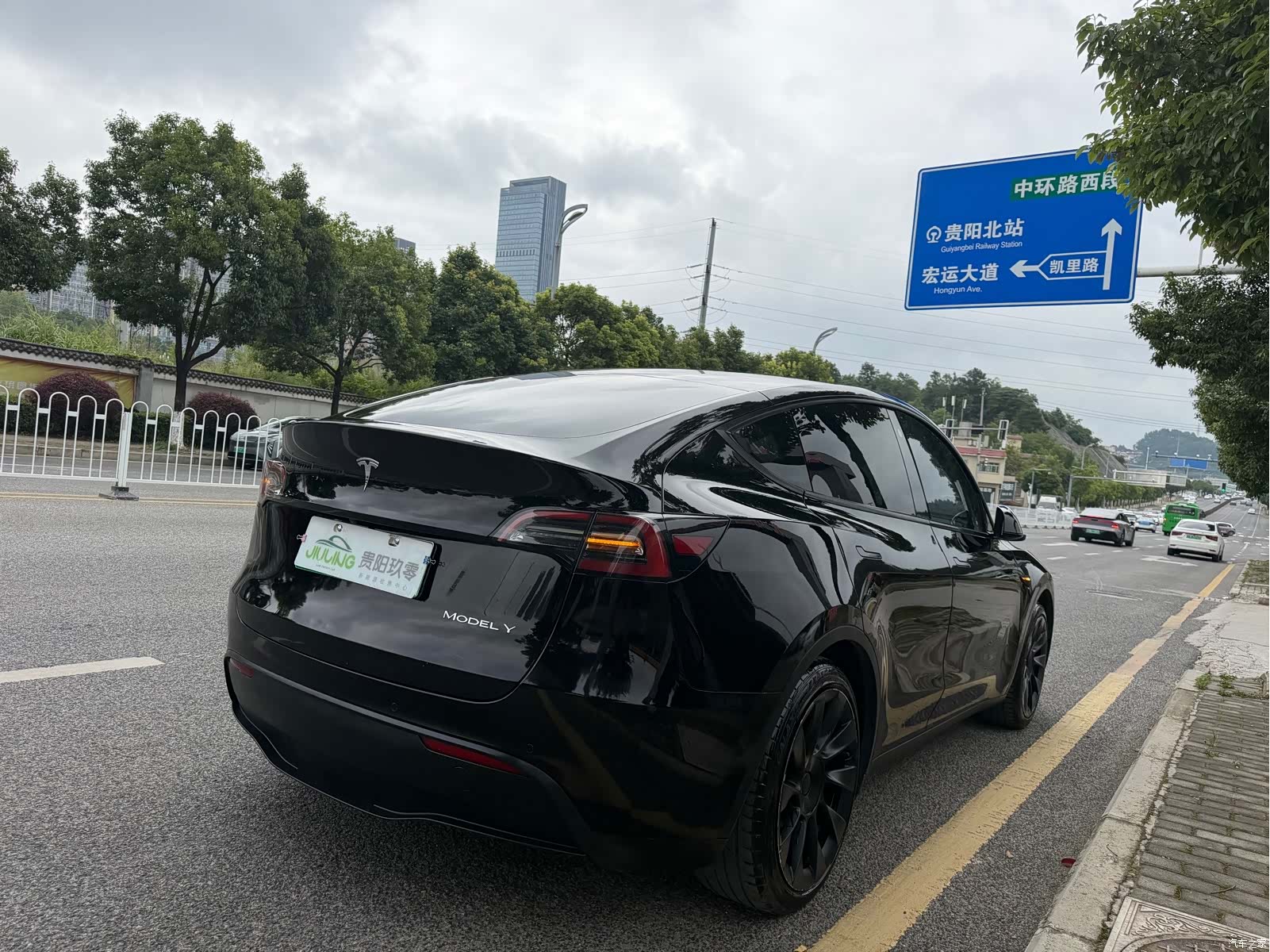 Tesla Model Y, 2023 4