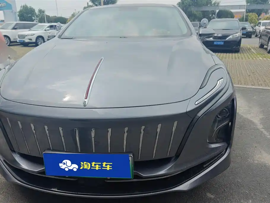 Hongqi E-QM5