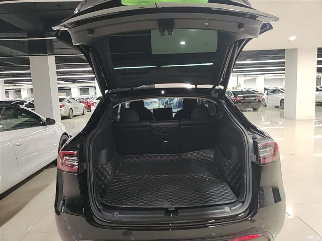 Tesla Model Y, 2022 19