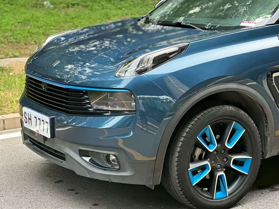 Lynk & Co 01