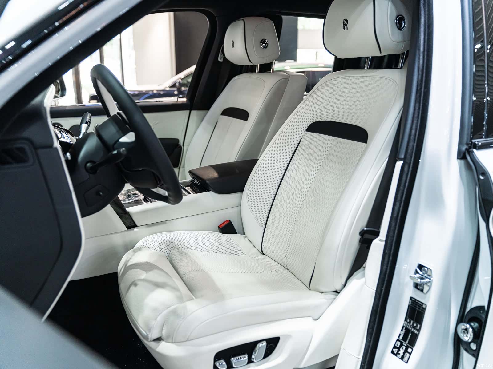 Rolls-Royce Cullinan, 2020 13