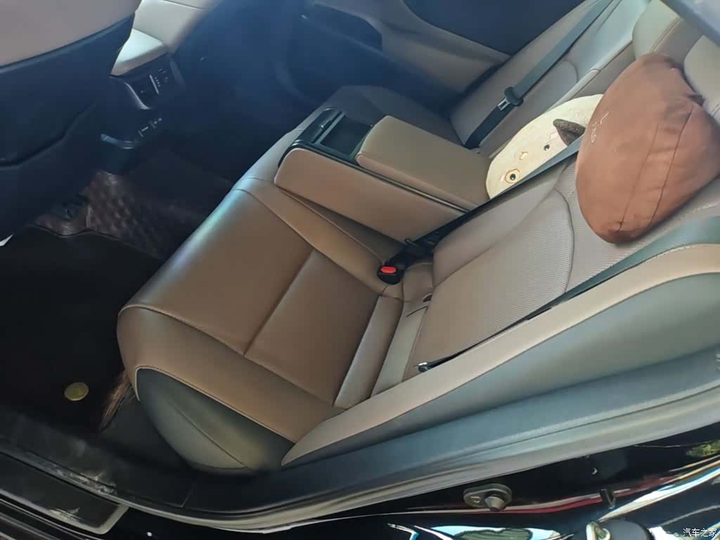 Lexus ES, 2022 13