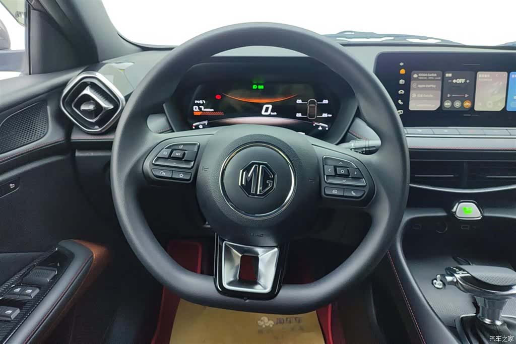 MG MG5, 2025 15