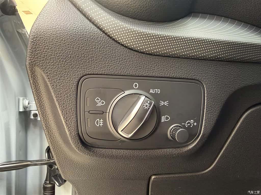 Audi Q2L, 2022 9