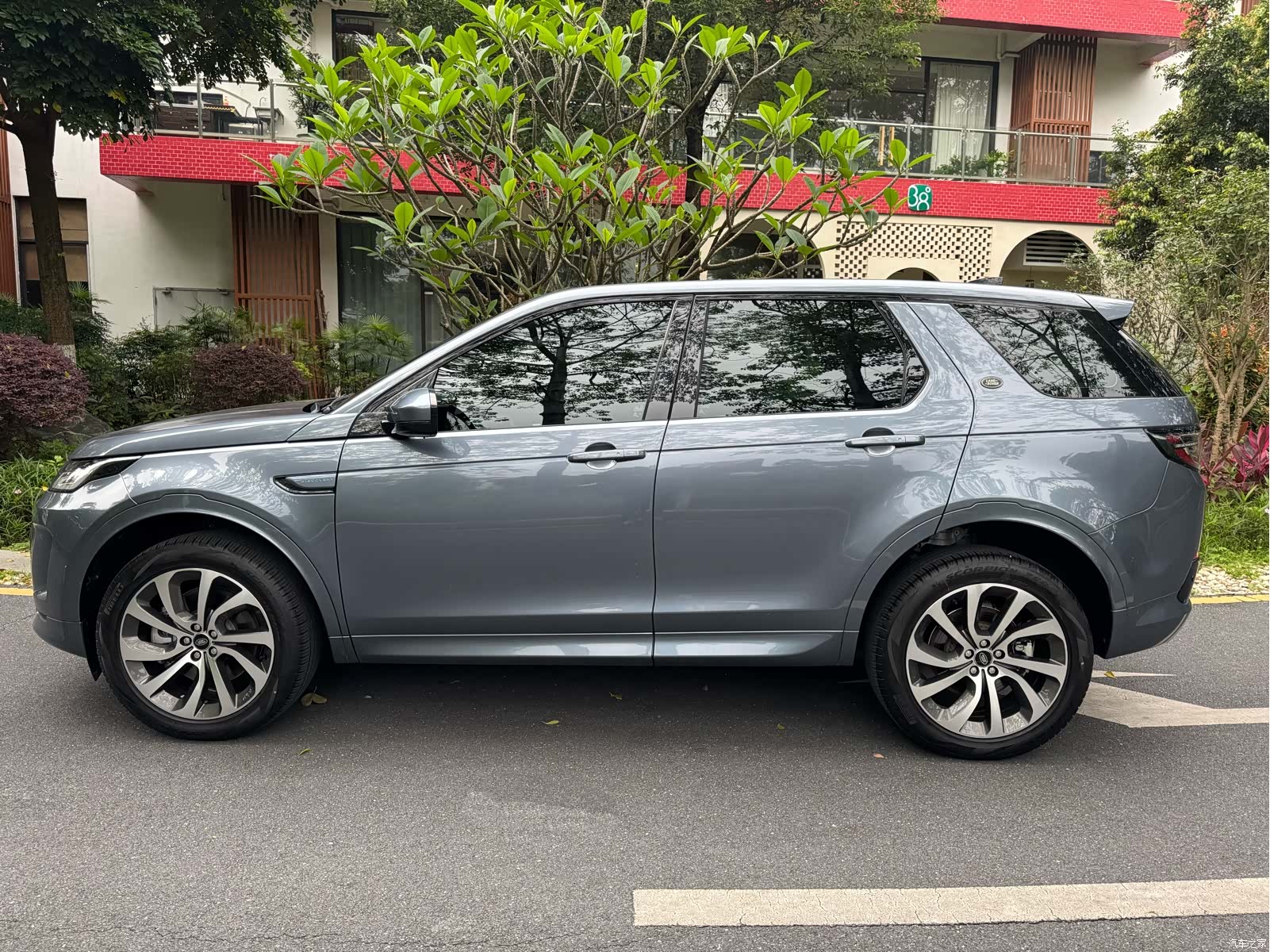 Land Rover Discovery, 2023 3